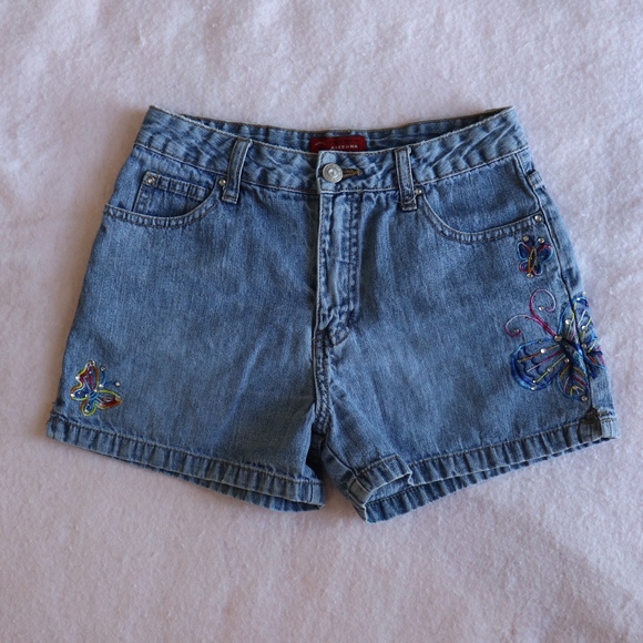 Arizona Jean Company Other - ARIZONA JEAN CO. DENIM SHORTS W EMBROIDERED PRINT